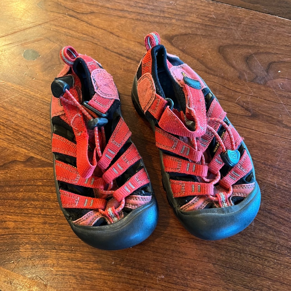 Keen Newport H2 Kids Red Black Waterproof Sport Sandals Size 11US / 10UK